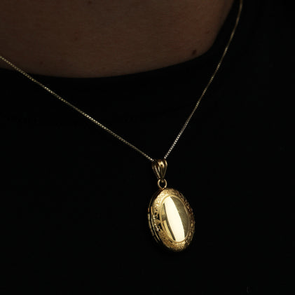 The Oval Photo Locket