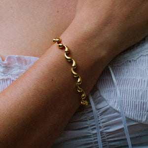 THE TEARDROP BRACELET