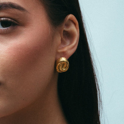 THE BOLD TEXTURE SEASHELL EARRINGS