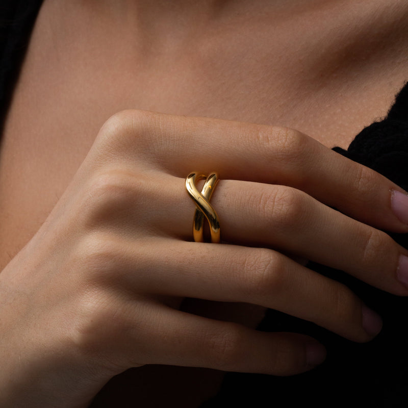 THE LILY FIGURE RING