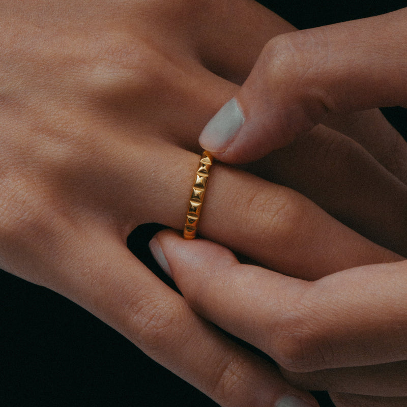 THE THIN TEXTURED BAND RING