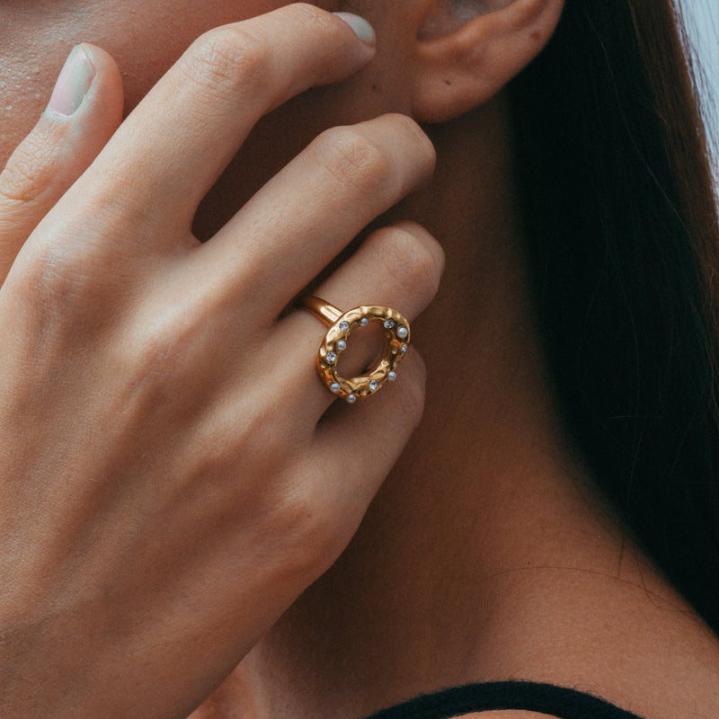 THE BOLD FIGURE RING