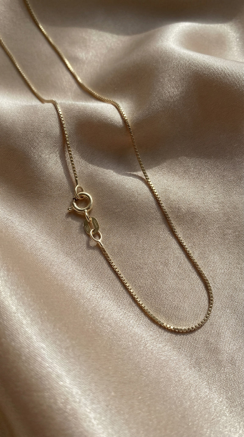 The Mom Engraved Photo Locket