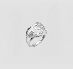 THE SILVER CUTOUT FLOWER HEART LETTER RING