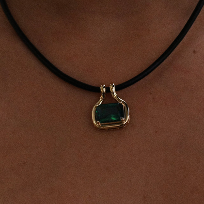 THE NAIA EMERALD PENDANT NECKLACE