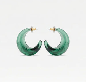 THE GREEN RESIN HOOP EARRINGS