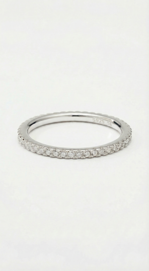 The M Essential Pavé Band