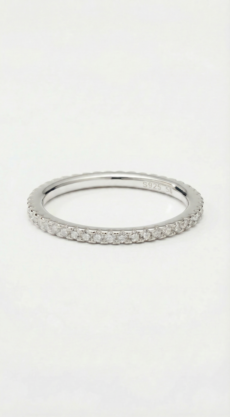 The M Essential Pavé Band