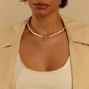 THE OLD ENGLISH SINGLE INITIAL PEARL NECKLACE - The M Jewelers
