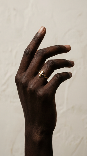 THE SINGLE STONE CROSS RING