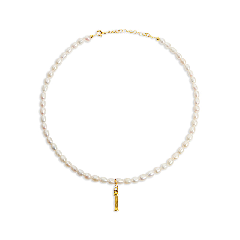 inital letter i pearl necklace