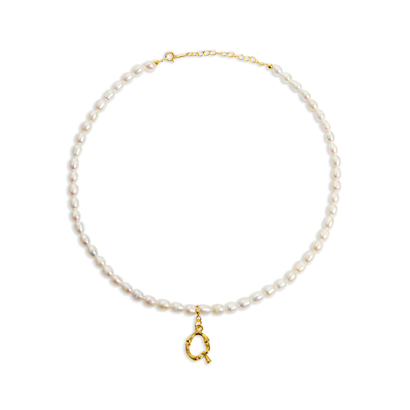 inital letter q pearl necklace