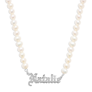 THE OLD ENGLISH PEARL NAMEPLATE NECKLACE