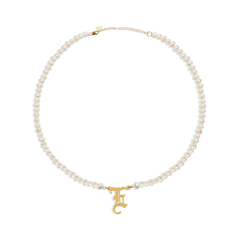 THE OLD ENGLISH SINGLE INITIAL PEARL NECKLACE - The M Jewelers