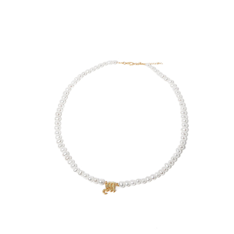 THE OLD ENGLISH SINGLE INITIAL PEARL NECKLACE - The M Jewelers